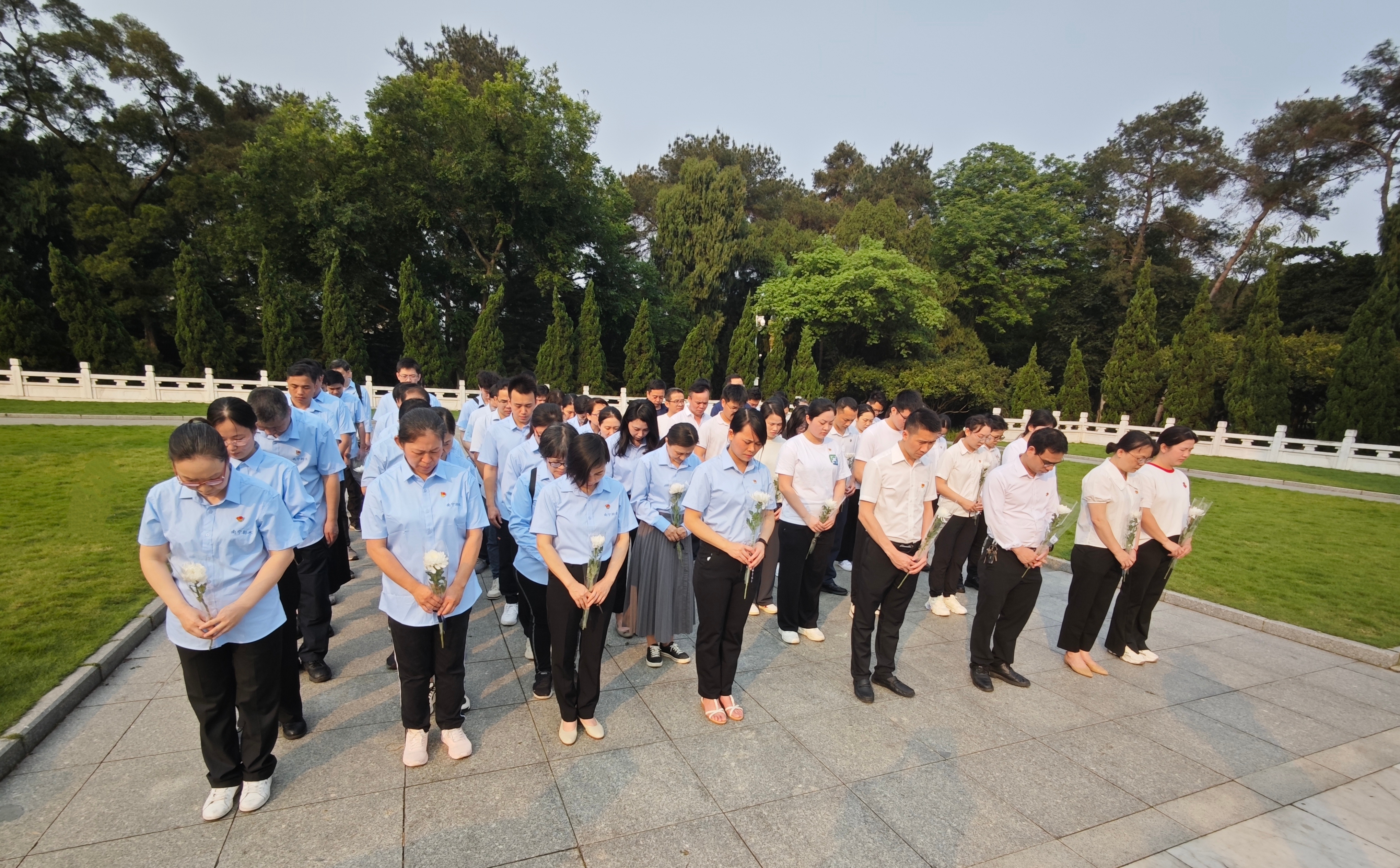 市排水公司黨總支、南寧建康環(huán)保公司黨支部 聯(lián)合開展“學(xué)黨史憶英烈 祭忠魂守初心” 主題黨日活動(dòng)